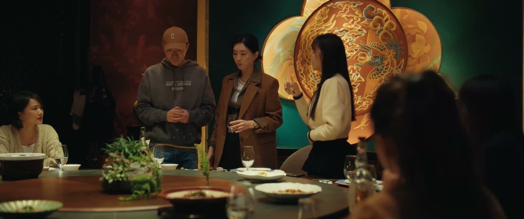 能跟您一起共事 也是我的运气 您就别喝了