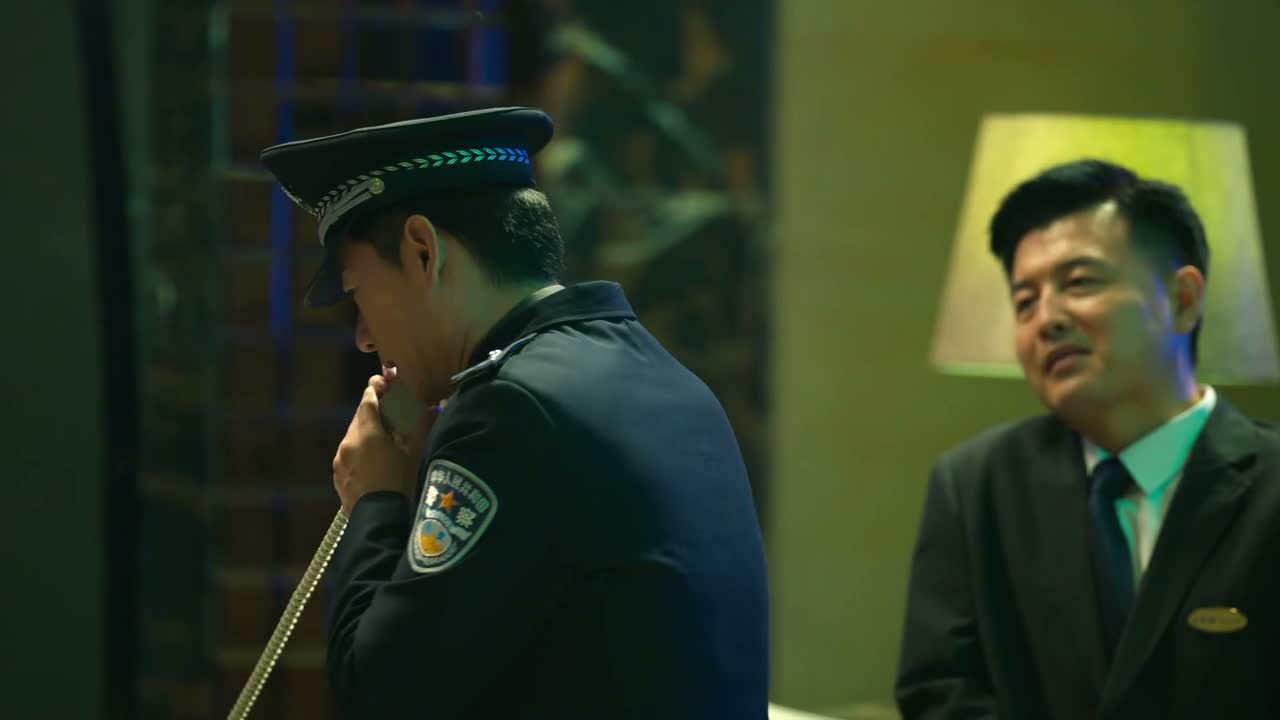 您稍等 我叫他去
