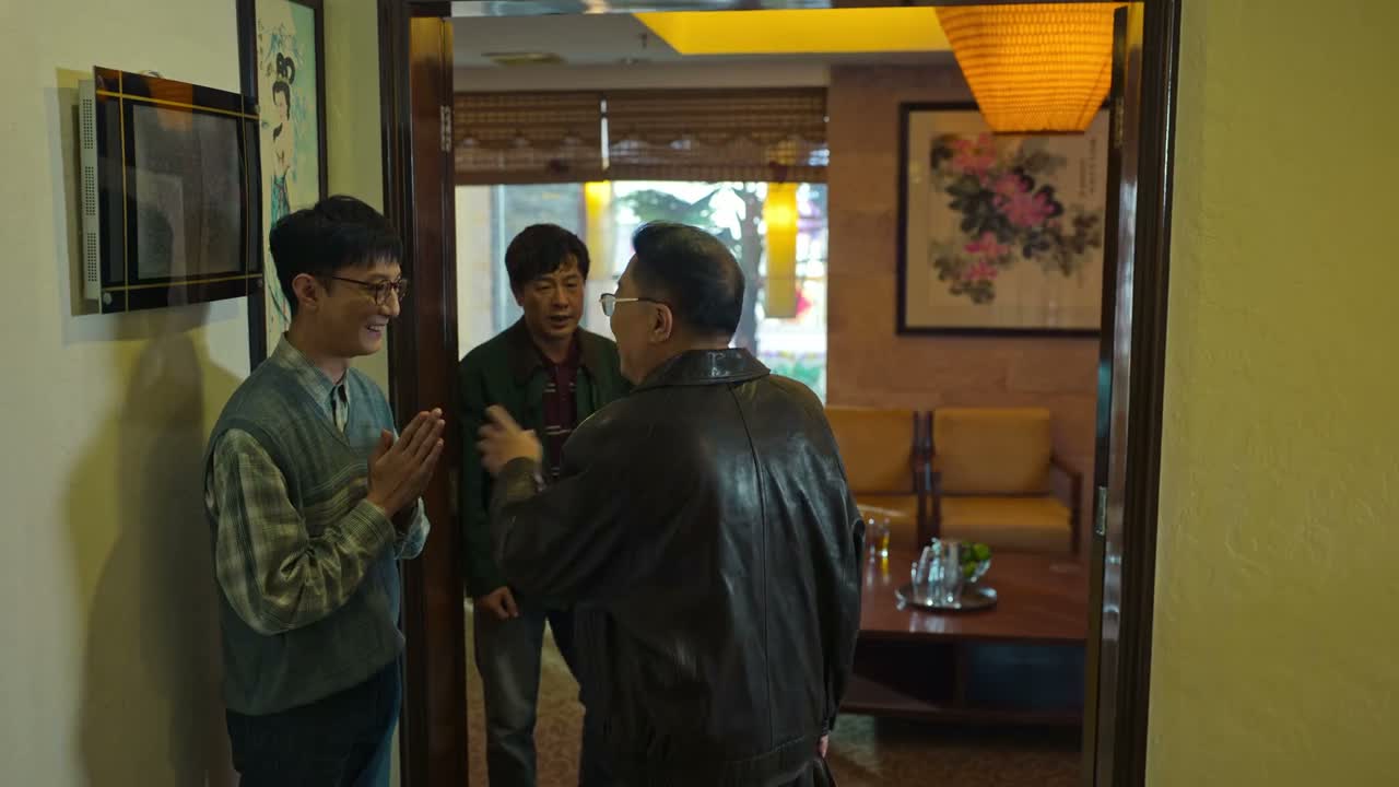 我来晚了 您请您请 久等了