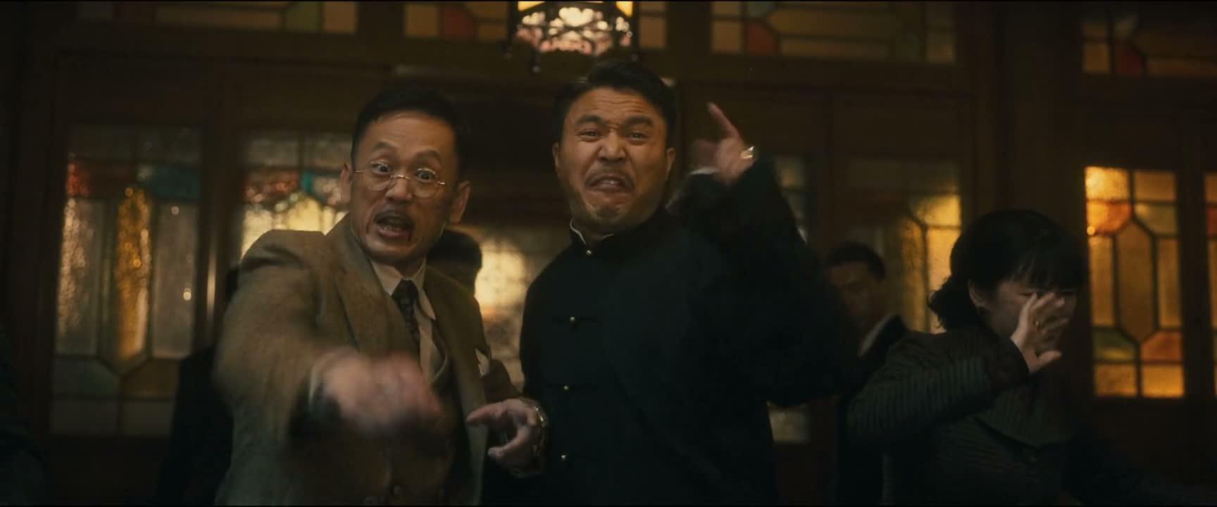 你疯了你 你到现在你还要打人是不是