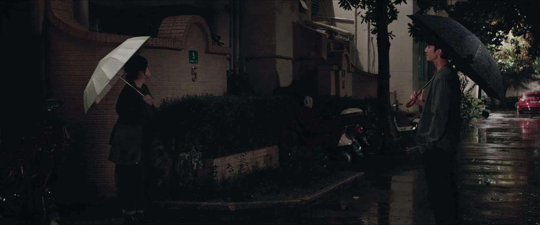 雨越下越大了 赶紧回去吧