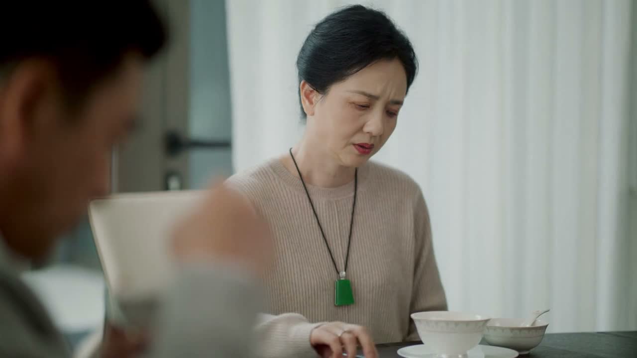 难道是因为那个女孩