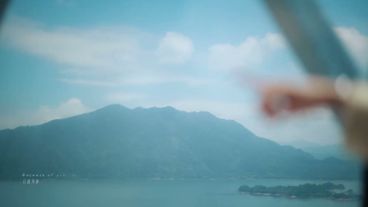 你看那山都雾蒙蒙的 全在云里