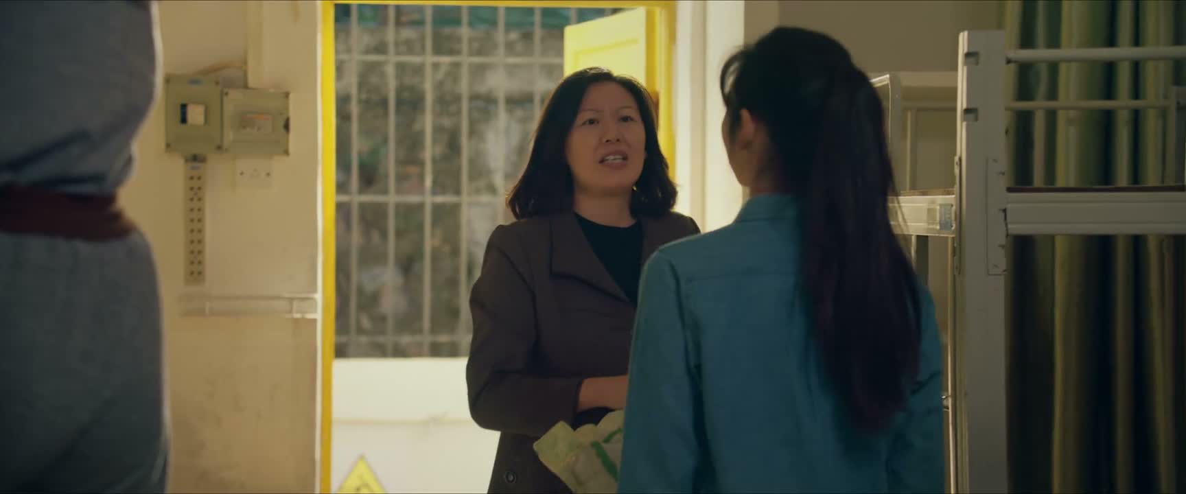 你看你 连床都还不会铺