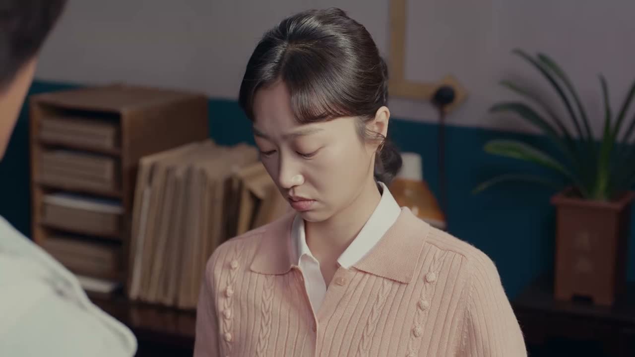 再说了 那电视机的屏幕 才多小啊