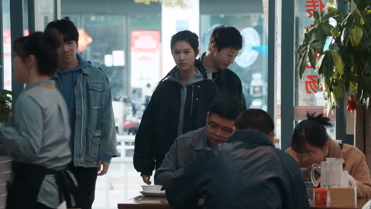欢迎光临 请问是三位吗