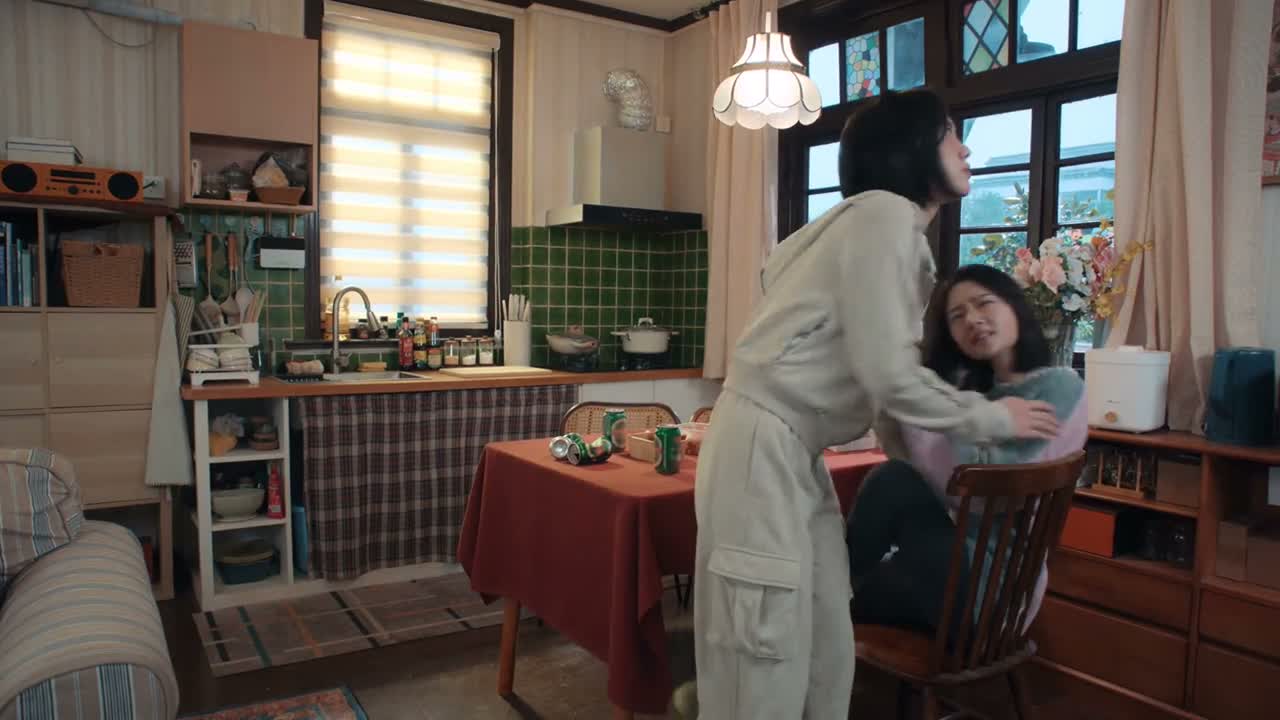 你干什么呀 你别动 等一下