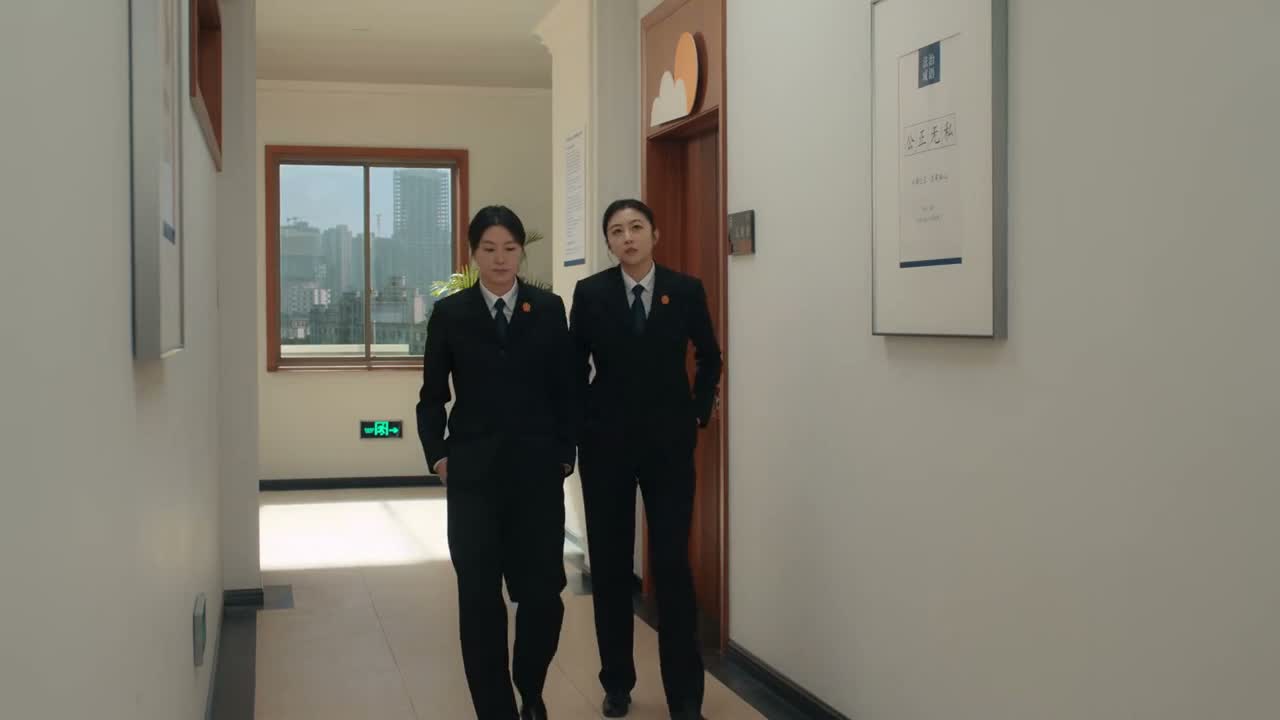 一模一样的就发生在现在