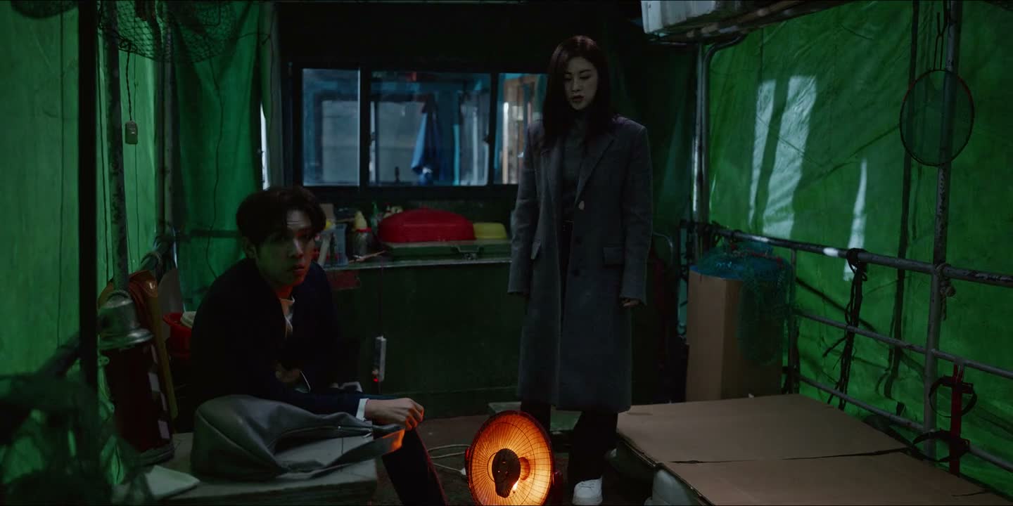 就在这凑合睡一个晚上吧