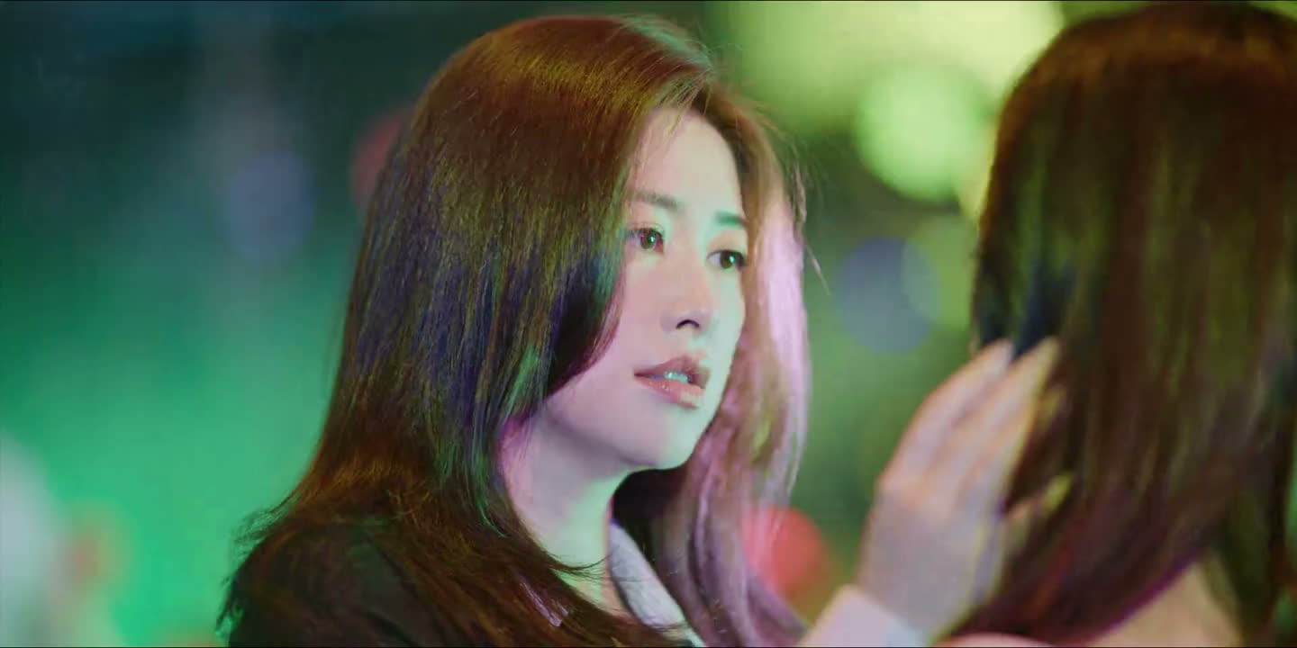 原来是有个年轻漂亮的女主厨