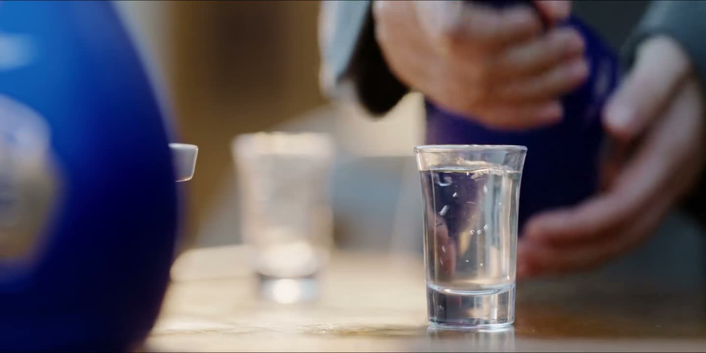 这第一轮酒就由我来陪您喝
