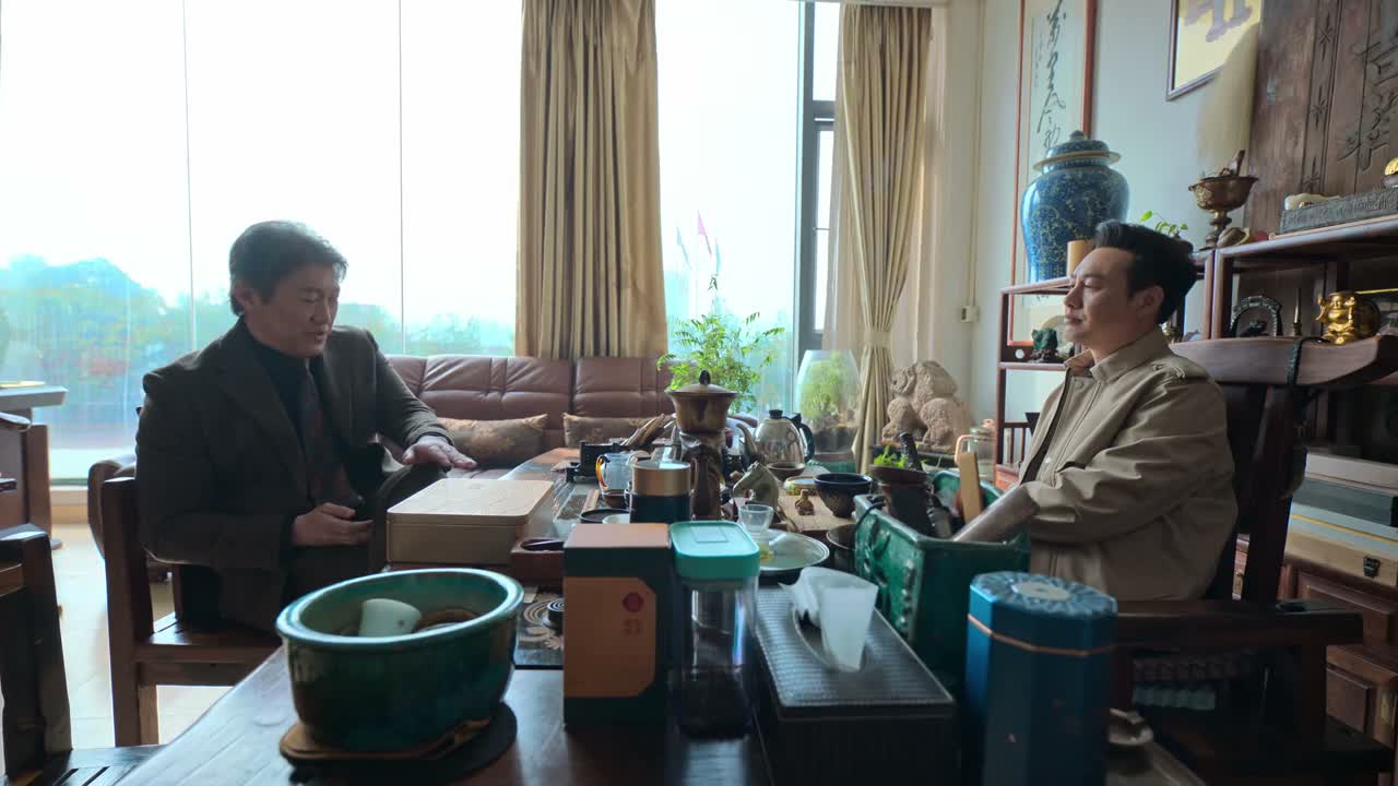 不是拜码头做小弟来