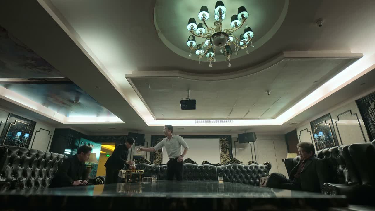 咱们一杯泯恩仇