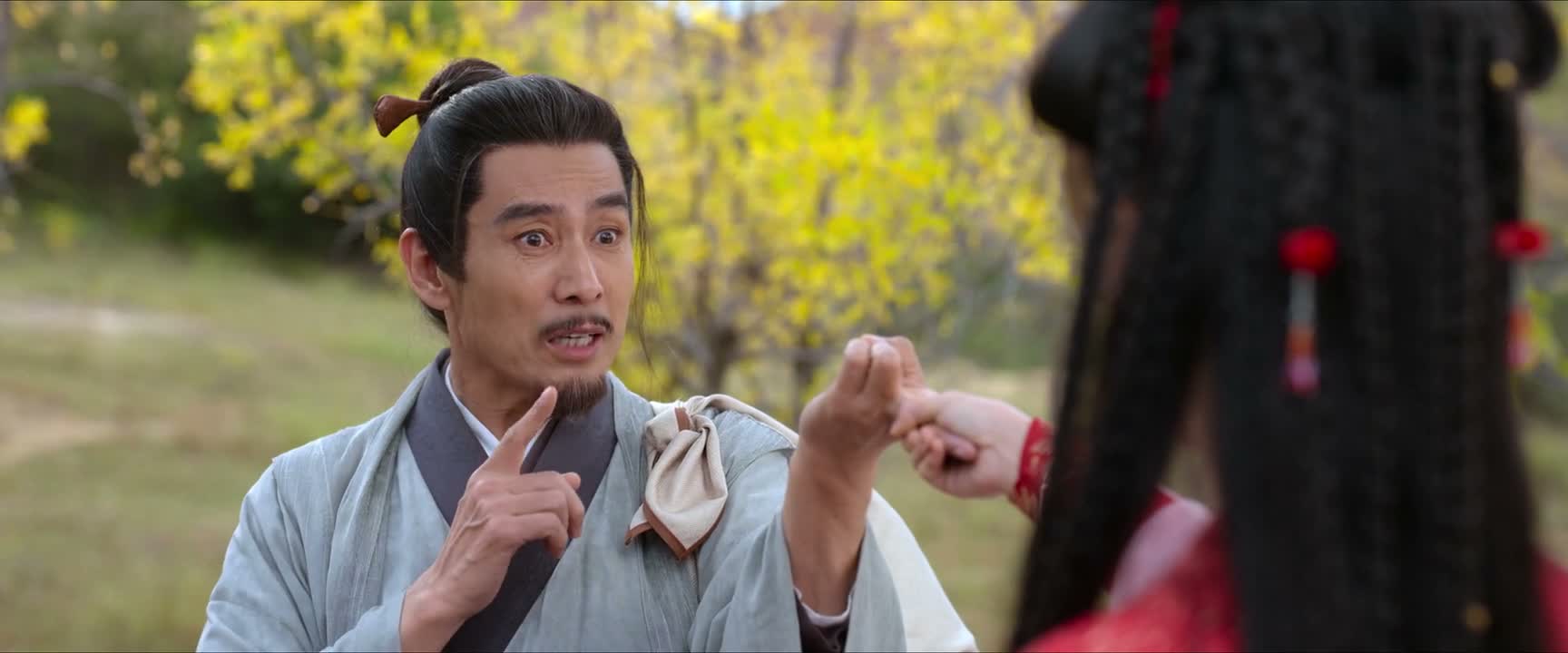 姑娘的红鸾星中有树影
