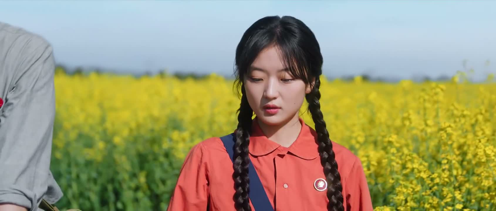 你你总盯着我干吗