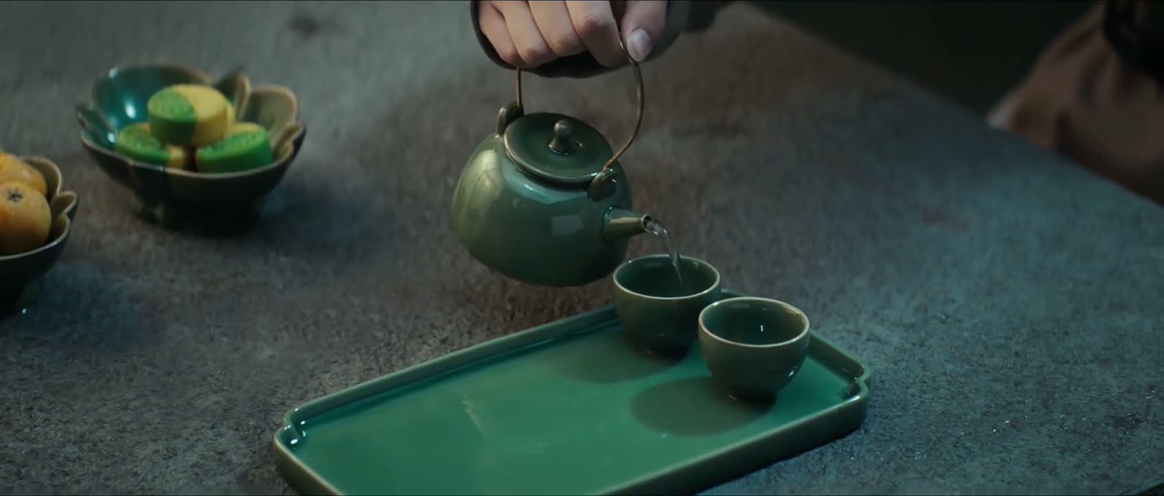轻烟与三名死者皆有牵连