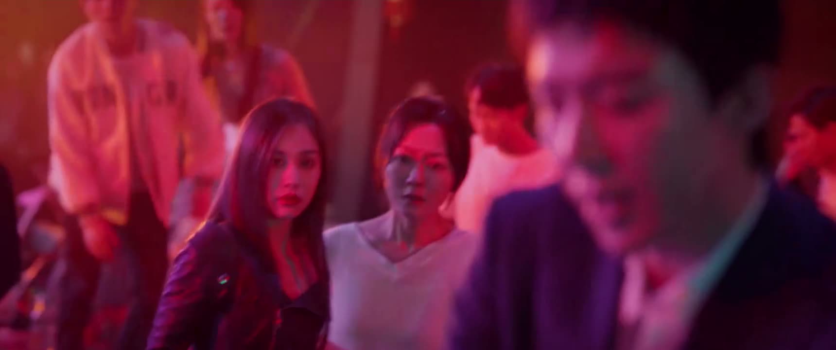这个男的动手打女人
