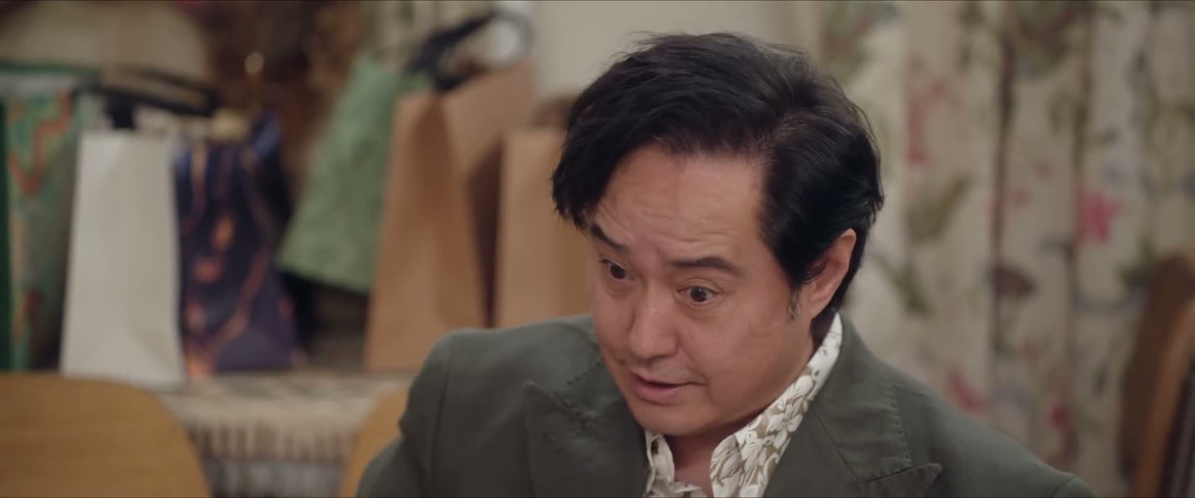 那这样 小林老师 你你喜欢什么 叔叔送你