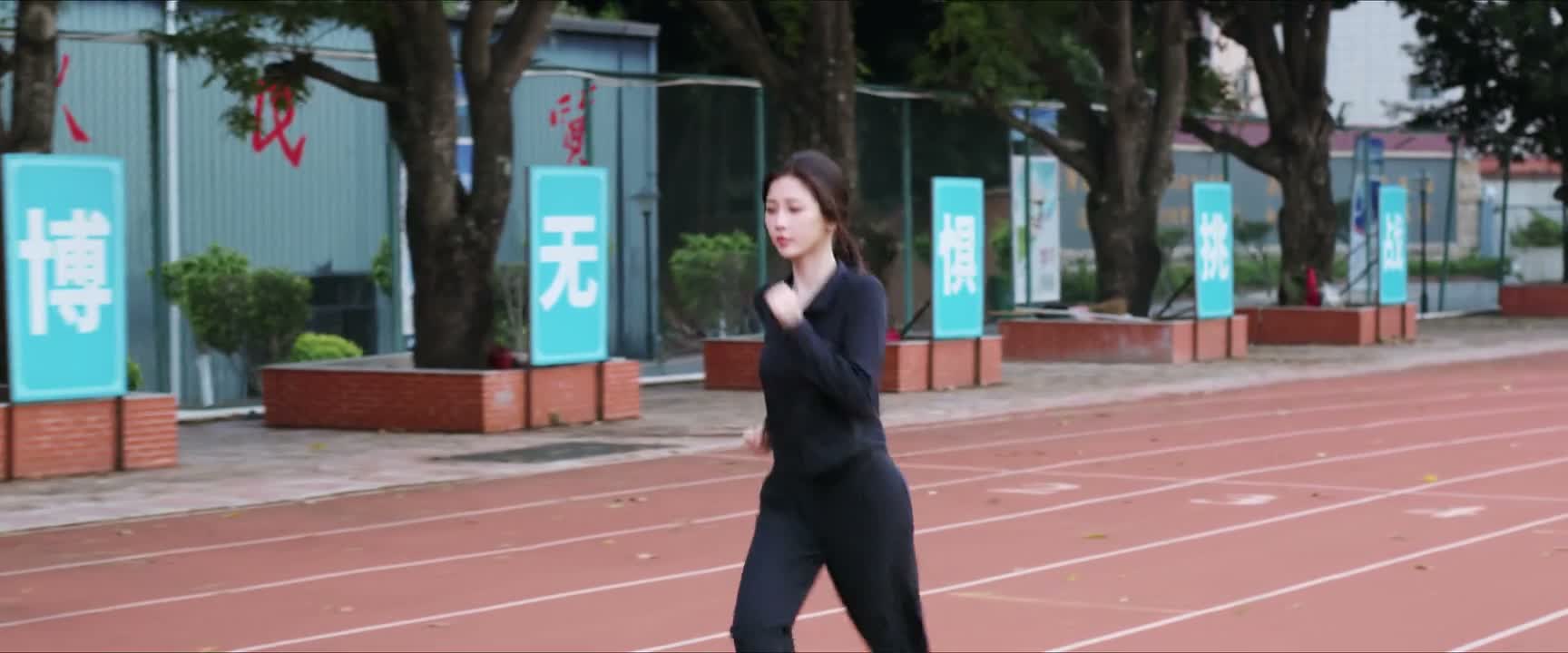 像她这样水性杨花的女人 也值得你们这么付出