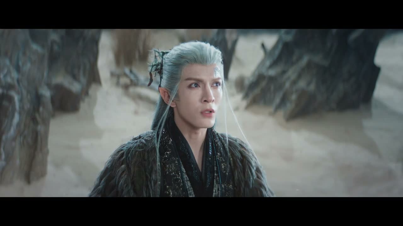 是躲在暗处的蝶妖把我推开了