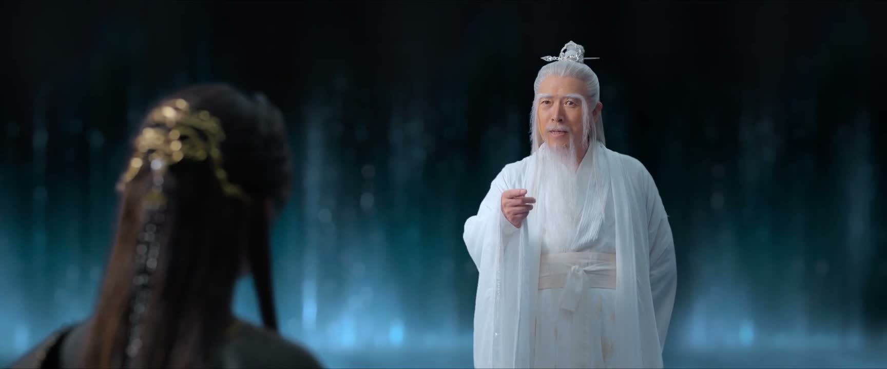 臂膀上的这个金环