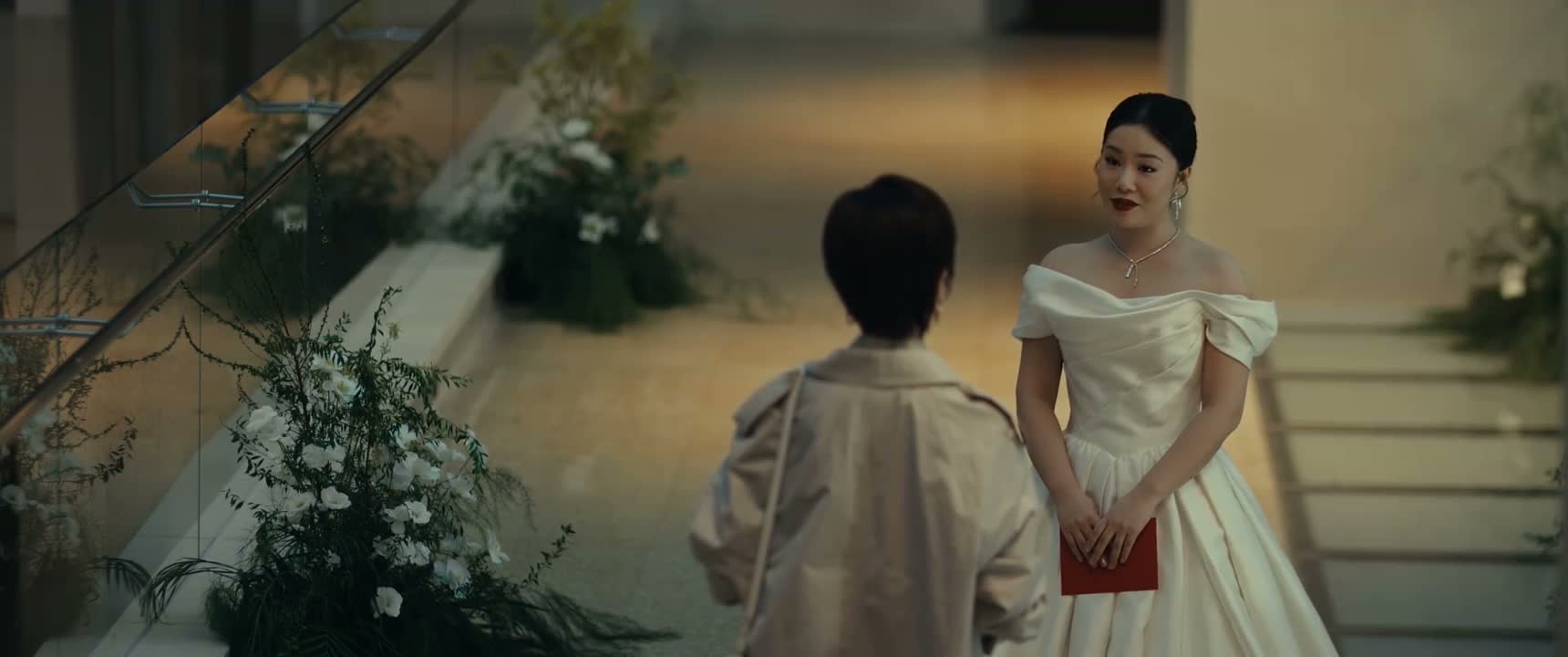 谁也没有想到 我们三个中 第一个结婚的会是我