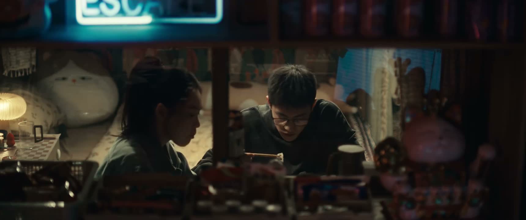 她就是用得上谁就对谁好