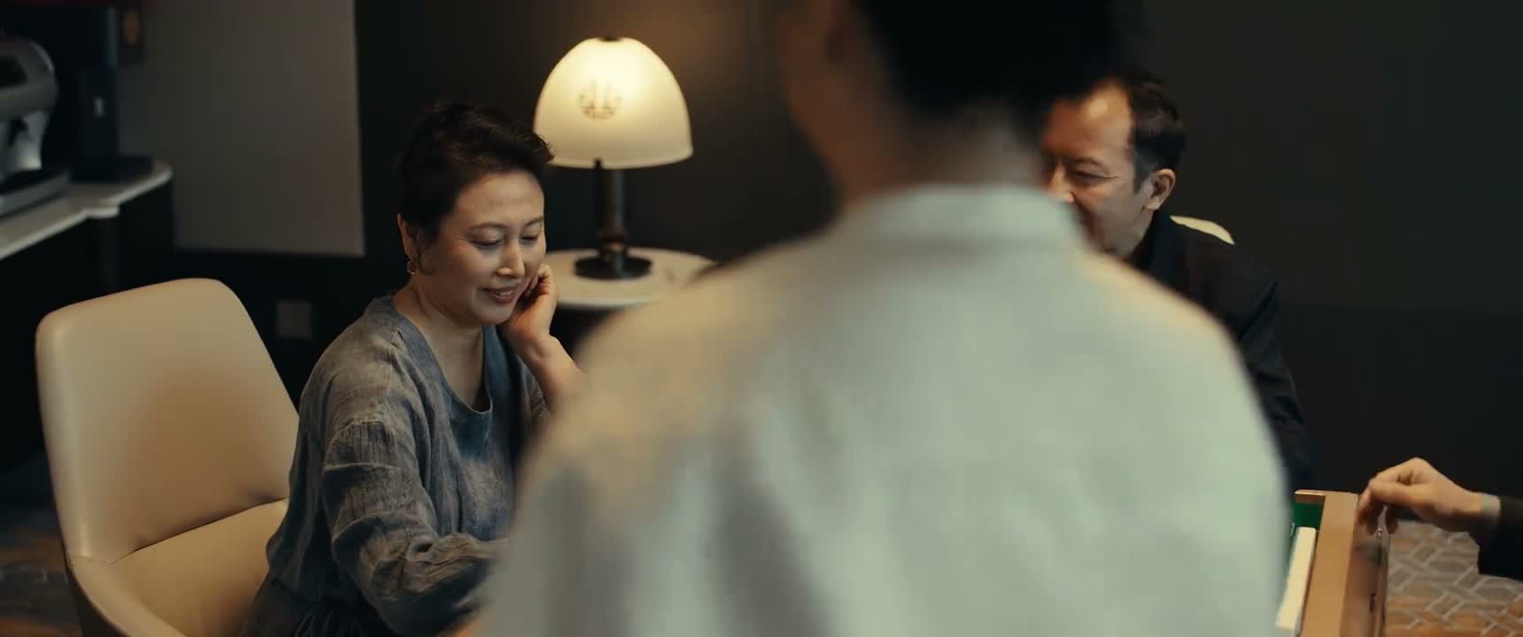 这话说得对 妈 你就坐在这边