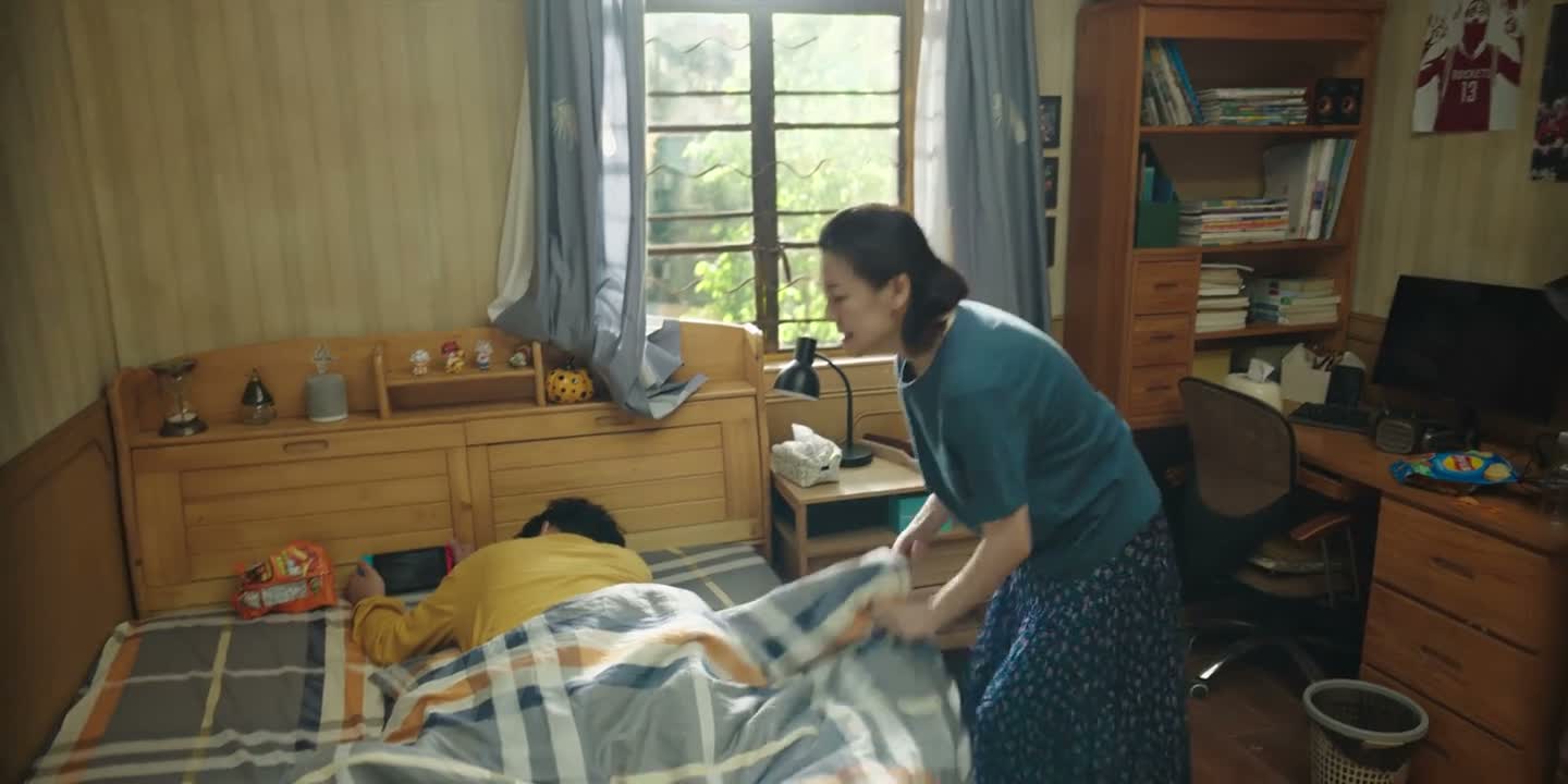 在这个床上诈尸的 赶紧起床了
