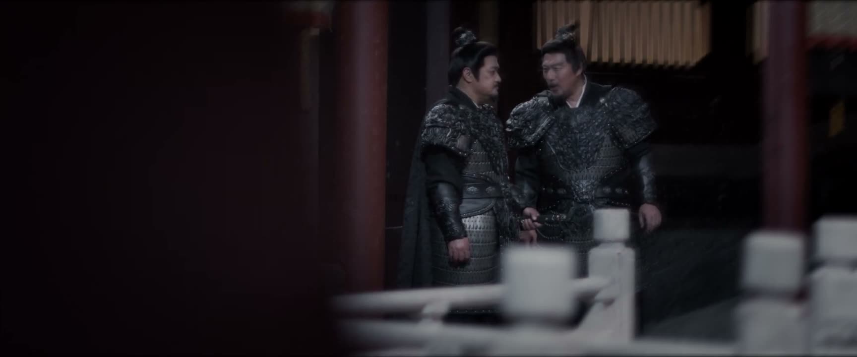 点头哈腰的