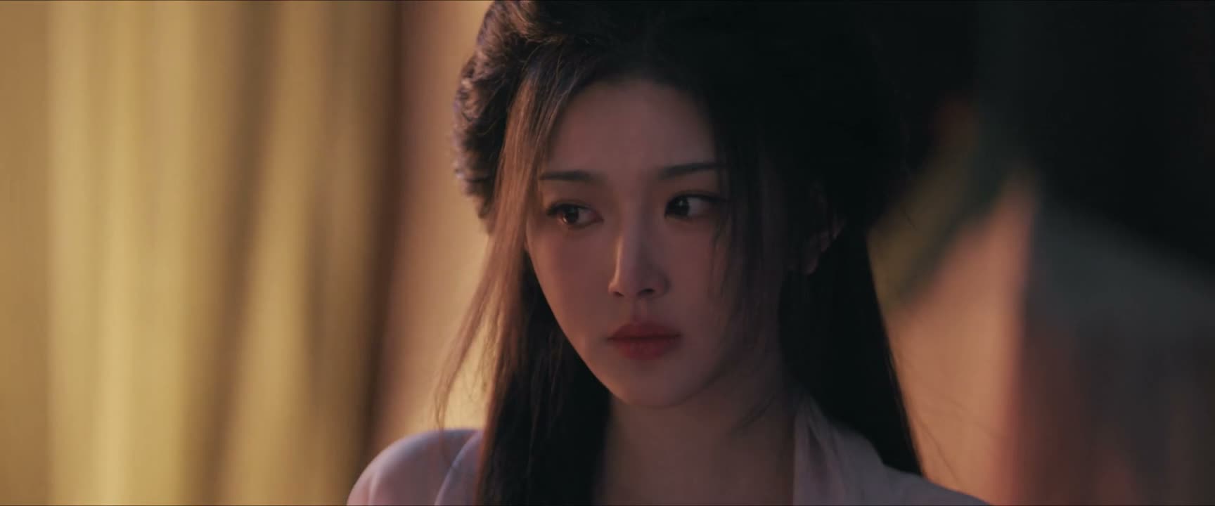 却顶着个令人作呕的身份