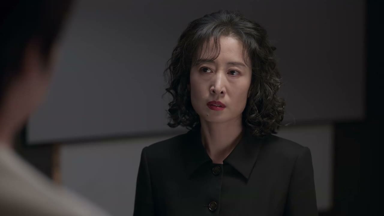 你得让她自己选啊