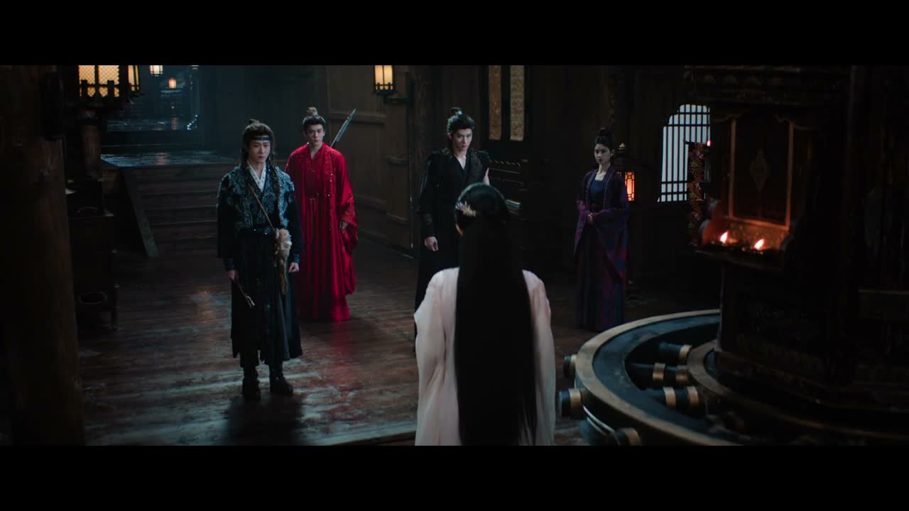 她把我衣服都打坏了
