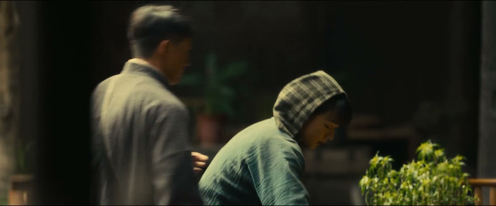 跟周边游击队的兄弟们 合伙做走私生意