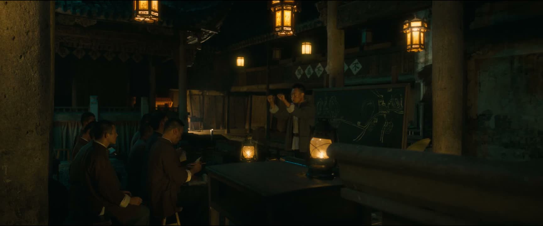 那么现在我们在相持阶段 这场仗我们应该怎么打