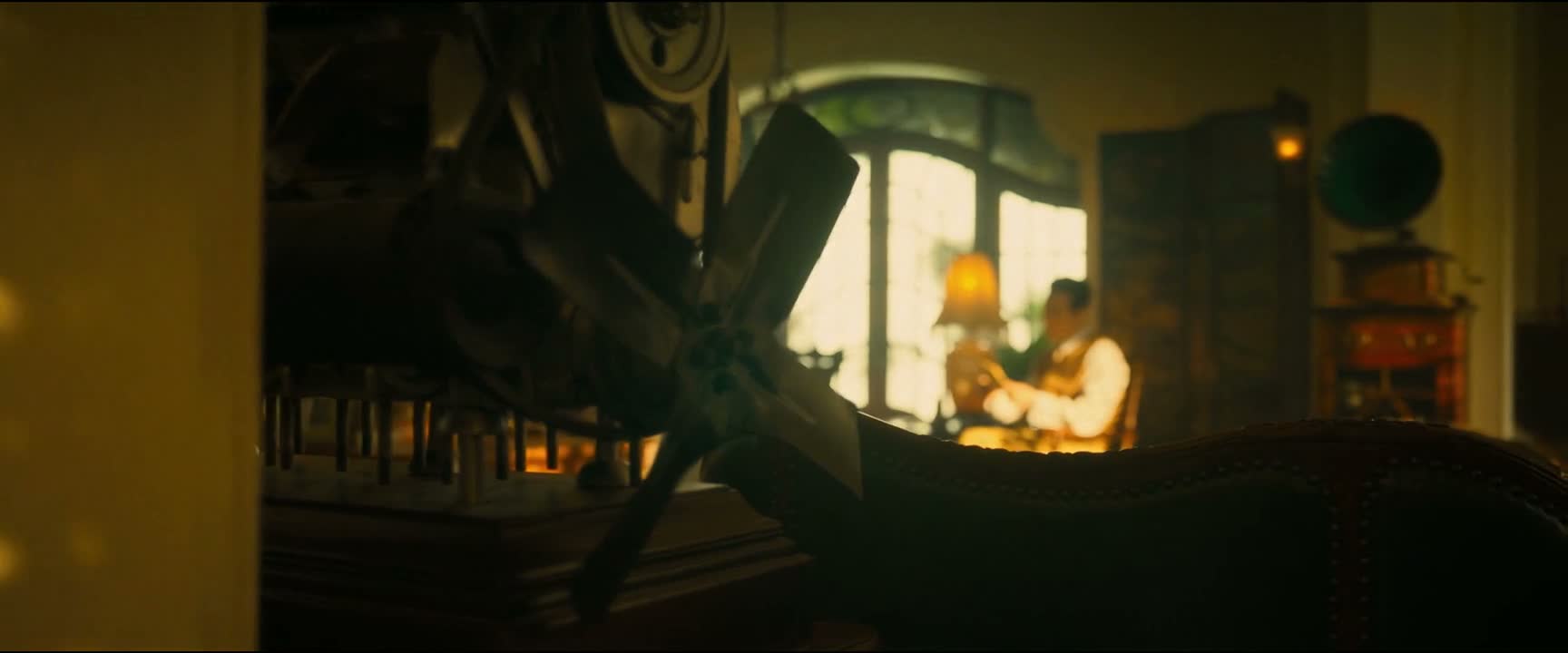 我是亲眼看见 那个赵工程师上的船