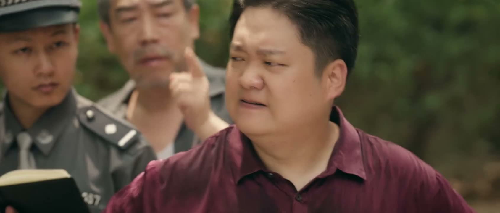 你说 为啥打人家 他公报私仇