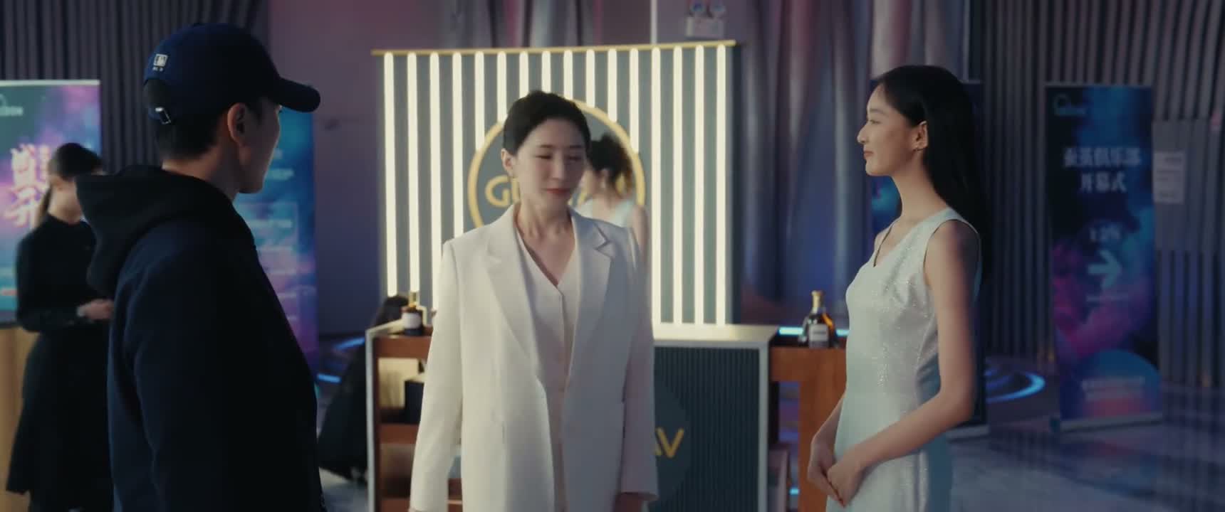还有这个 现在这个前厅有点大 一个太少了