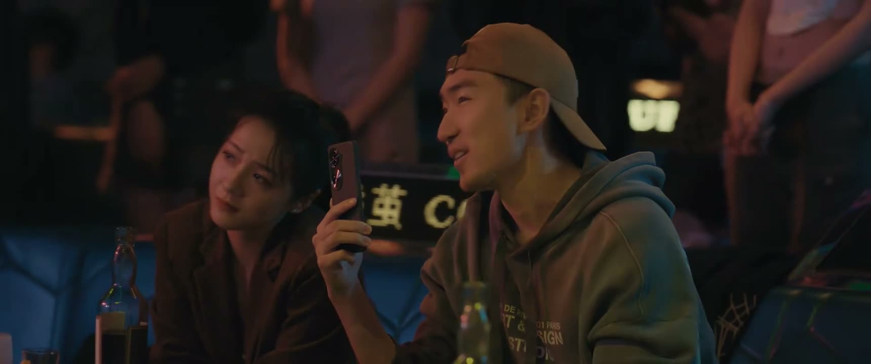 我给她录下来 让他们看看