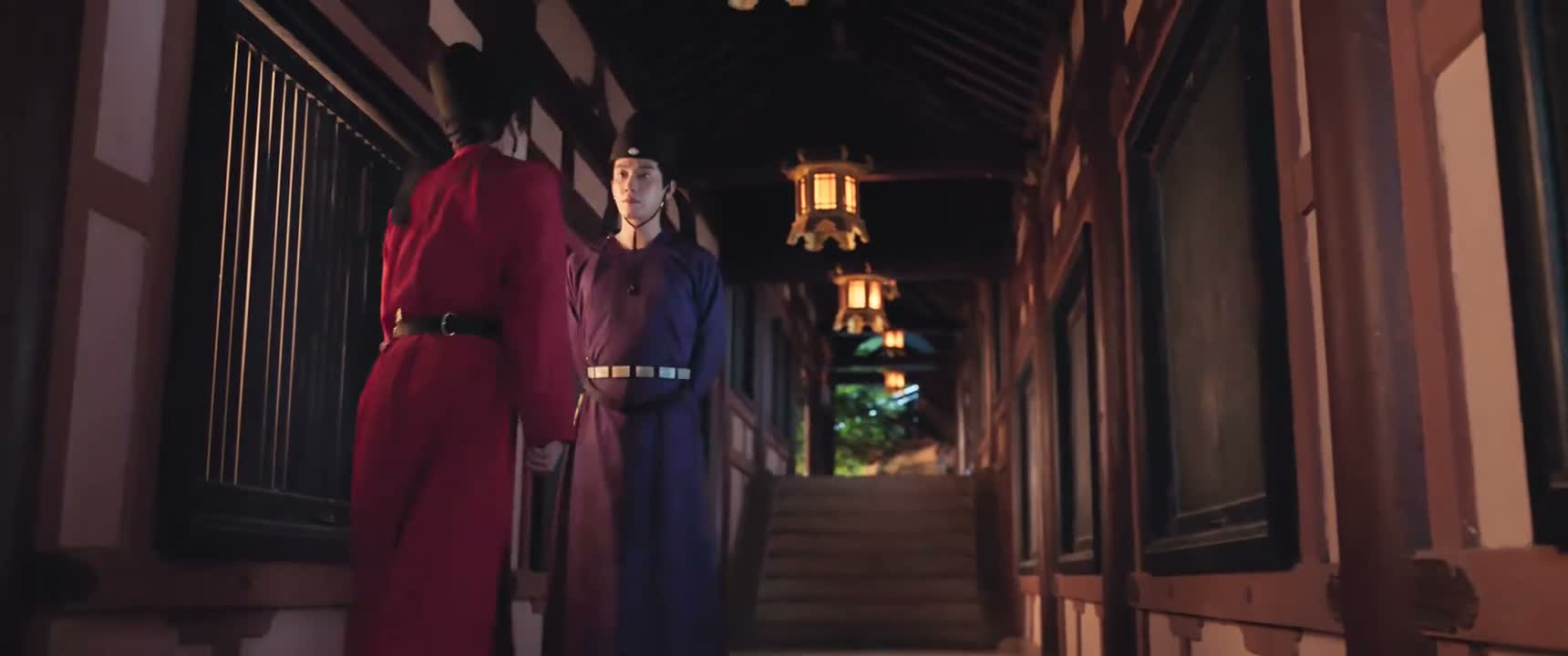 怎么还愁得跟鬼似的呢