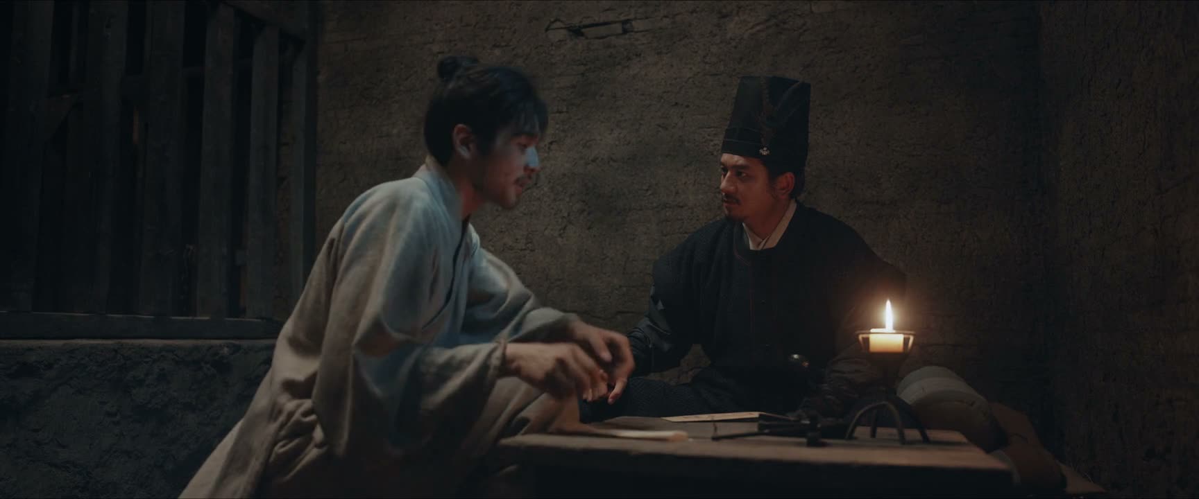 您拿着这字据一并取了