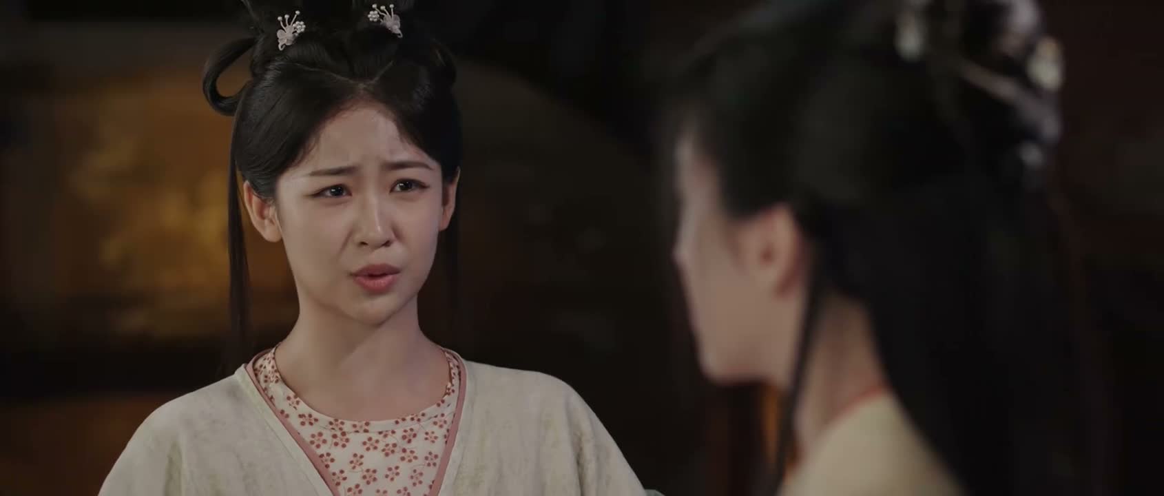 孤男寡女半夜三更坐在床上