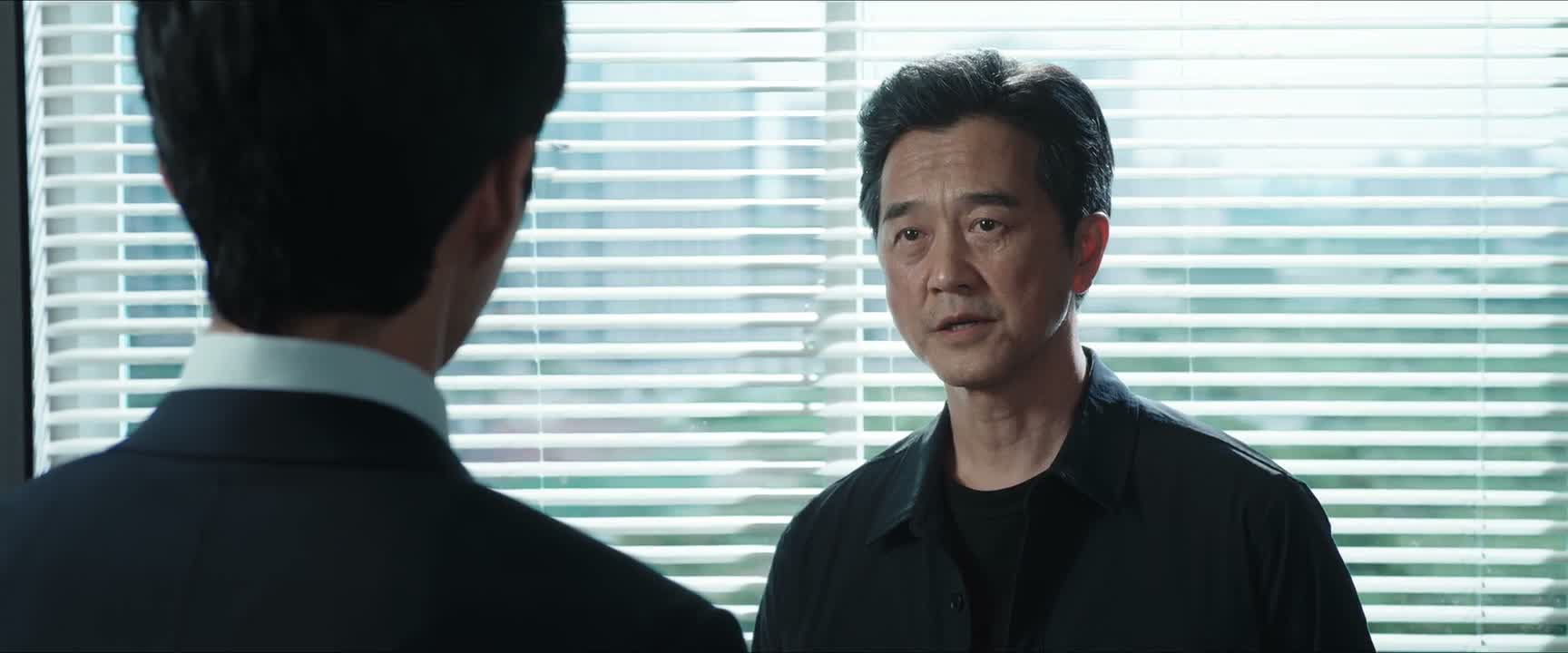 他是贺武的手下 他以前也当过警察