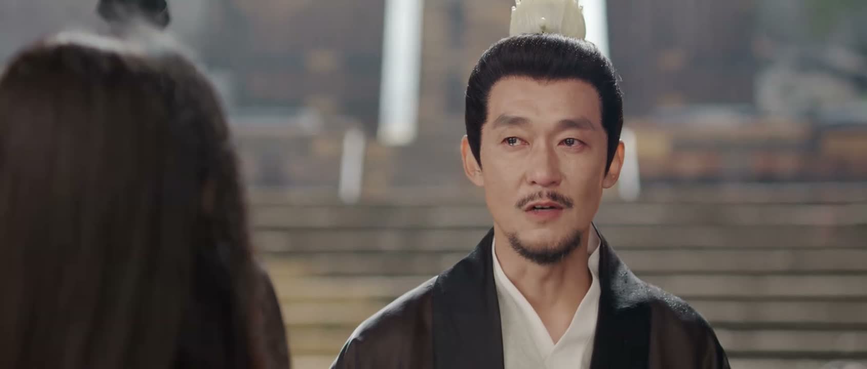 大家莫要被这妖妇给骗了