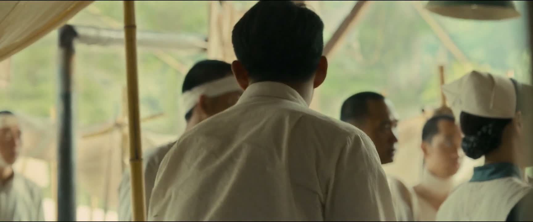 对呀 你看我这胳膊 哥 我也受伤 你看