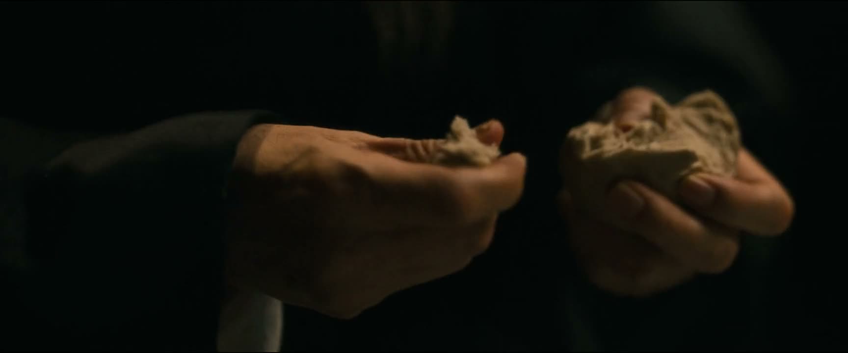 爹 您往水里泡一泡 泡久点再吃啊