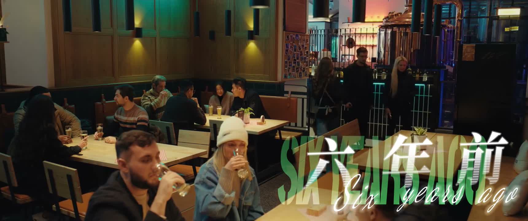 当时我走到她面前 我说 能不能交换一个联系方式