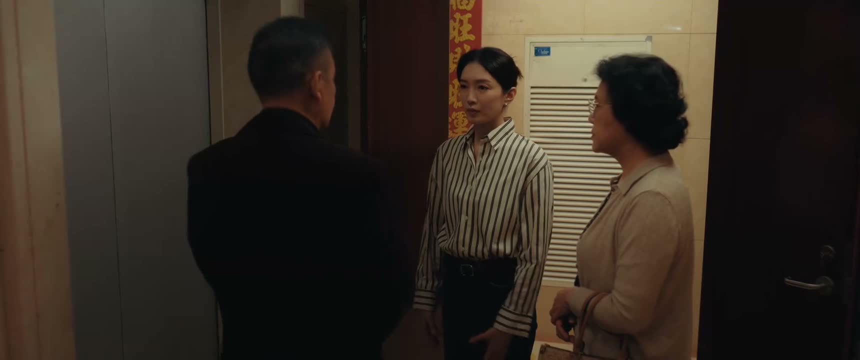 对了 炉子上还炖着汤呢 记着喝