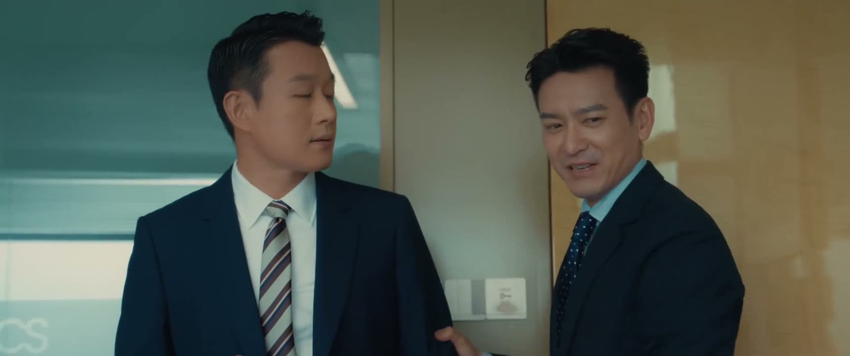 你们俩聊 我去个洗手间