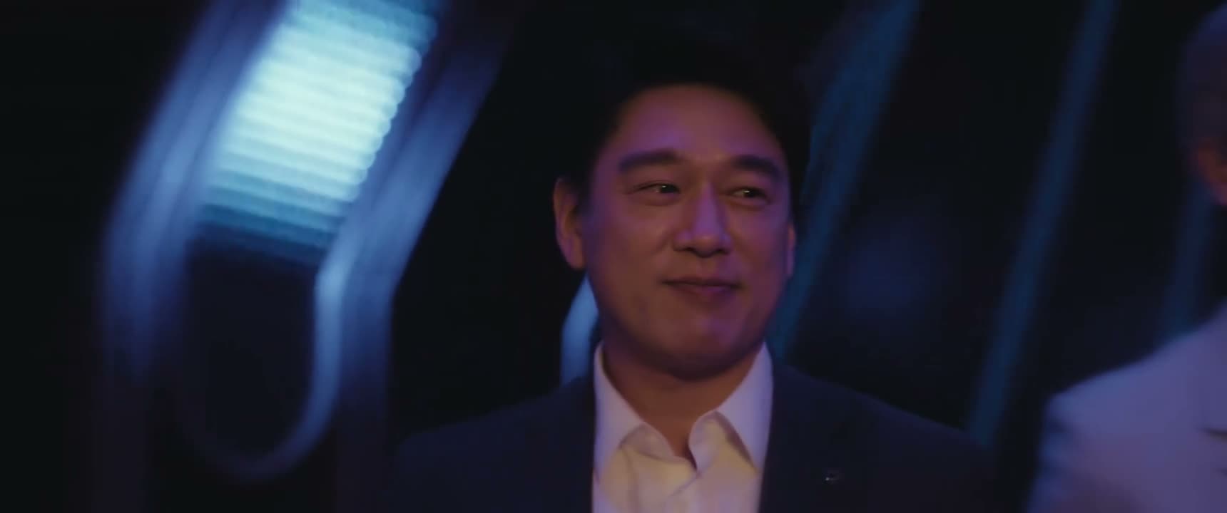 我们过去给他敬个酒吧 等一下等一下 白德瑞